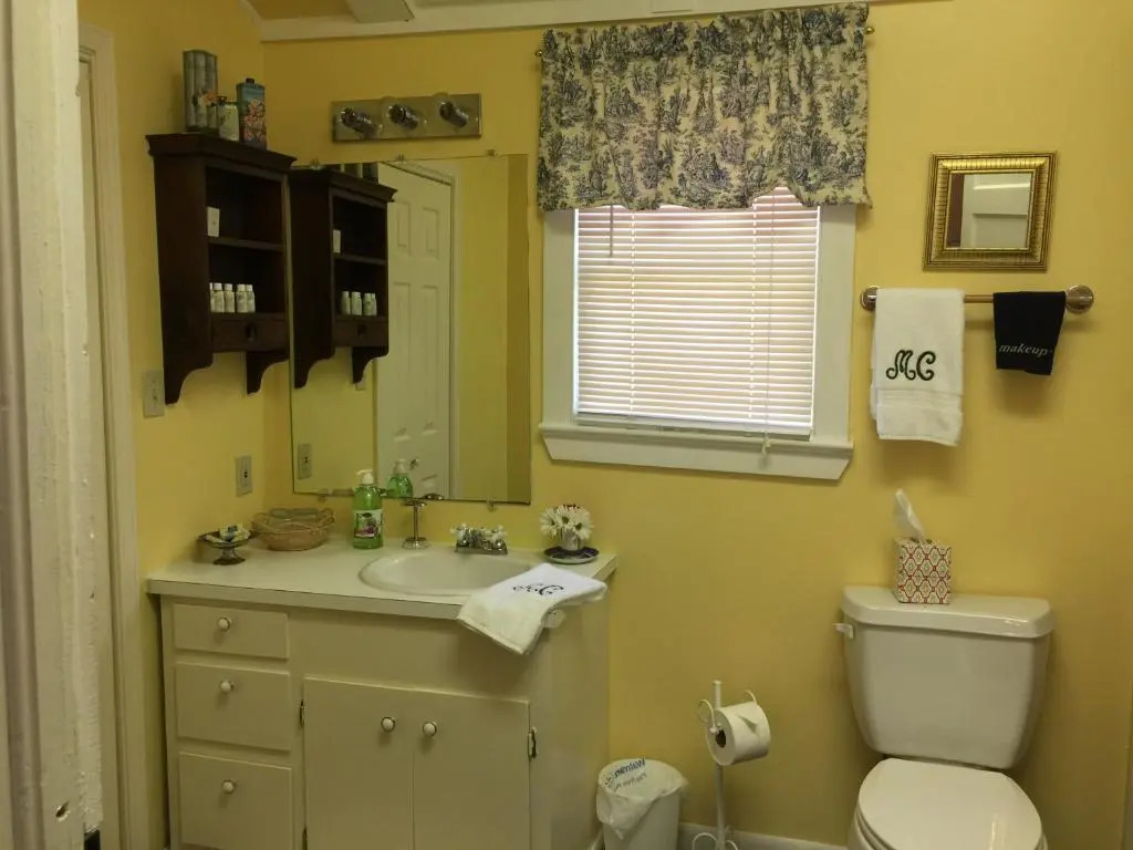 Magnolia Cottage Bed and Breakfast