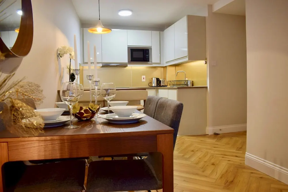 Modern 2 Bedroom Dublin Apartment with Balcony
