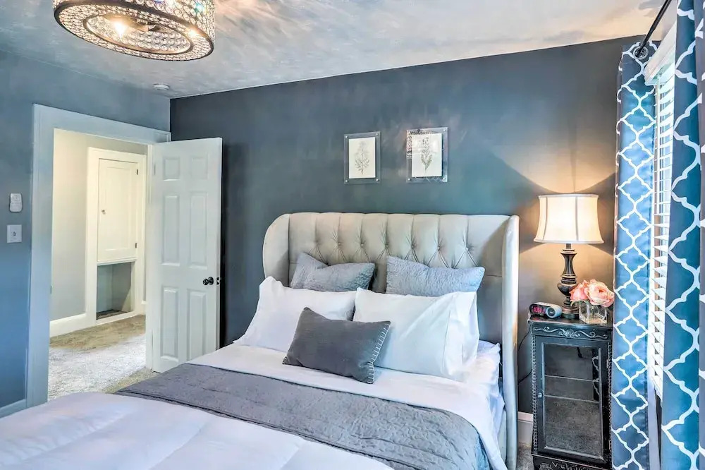 Bright Parma Home w/ Outdoor Space < 10 Mi to Dtwn