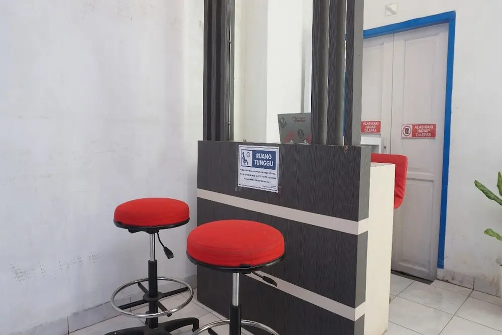Hotel O Qq Kost Near Pantai Kebesaran Beach