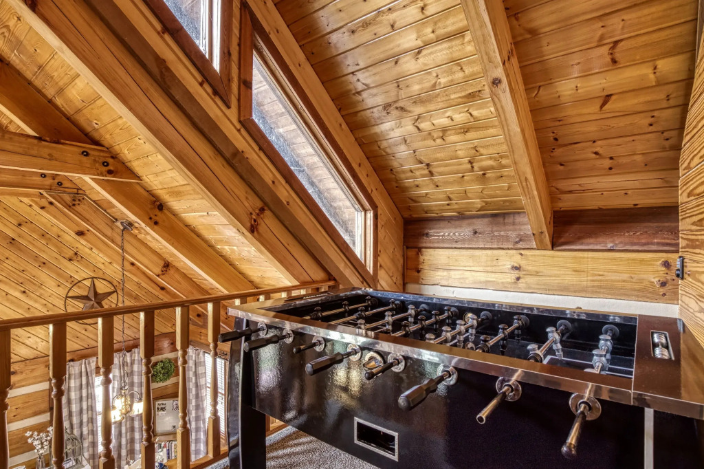 Fantastic Pet Friendly Cabin Hot Tub Fire Pit