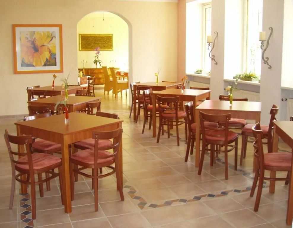 Hotel Adenia