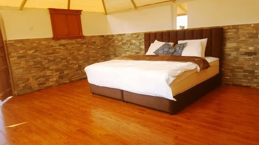 Silent Dunes Camp