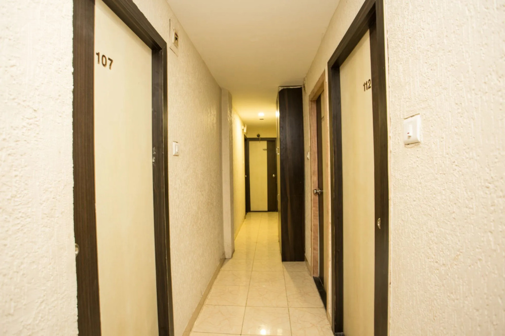 OYO 8755 Hotel Red Palms