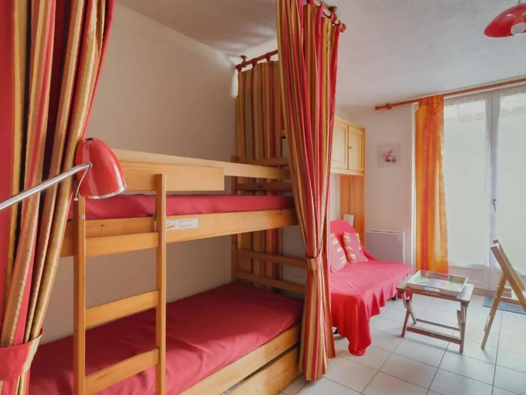 Appartement Esquièze-Sère, 1 pièce, 4 personnes - FR-1-402-81