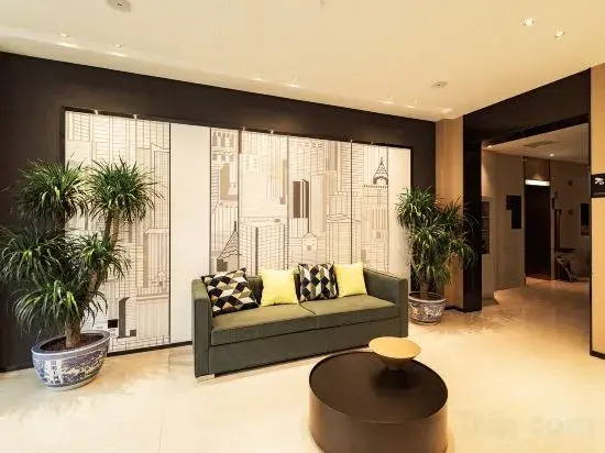 City Hotel (Luohe Vocational Technical College Yellow River Square)
