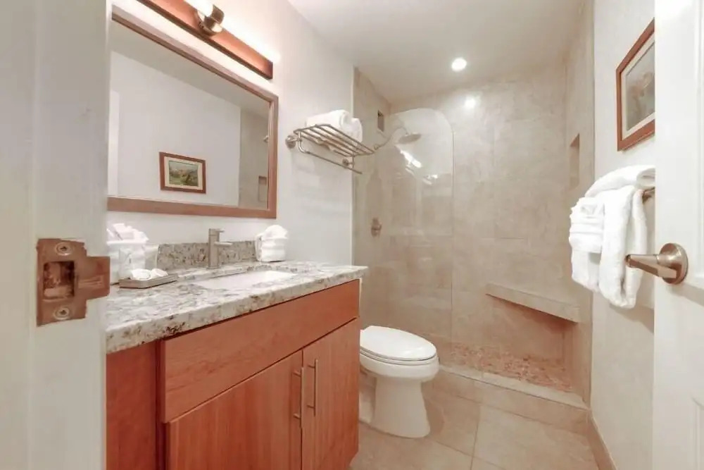 Menehune Shores, #623 2 Bedroom Condo by RedAwning