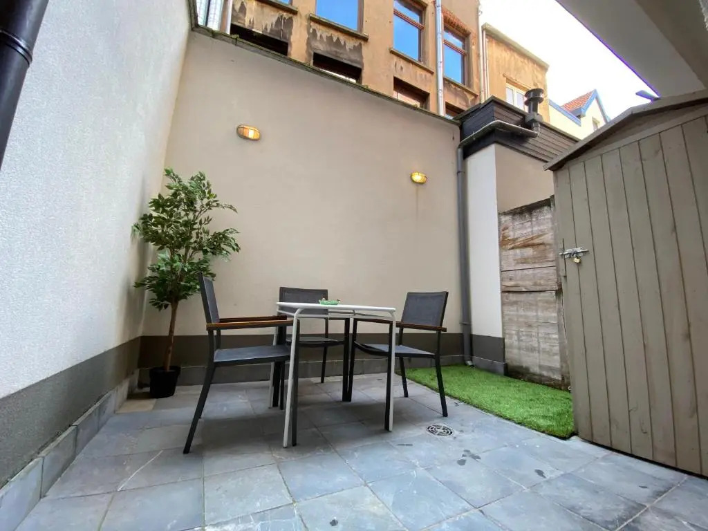 Modern cozy studio with backyard