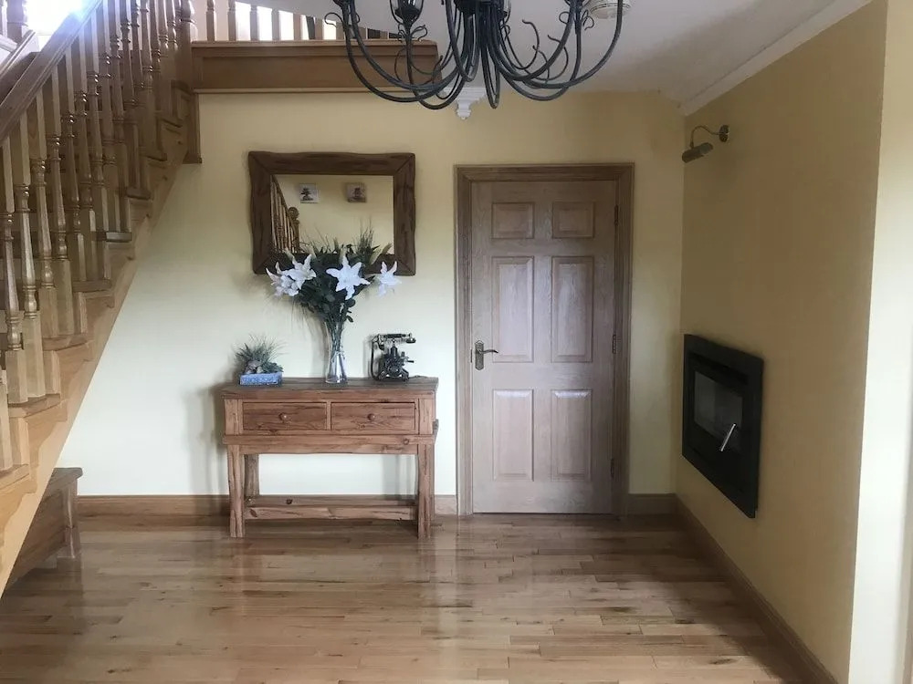 Dungannon 2 Bed Bungalow - Sleeps 5 - Pet Friendly