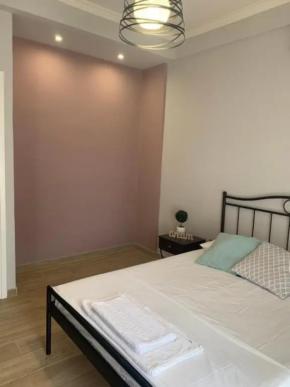 Loutraki Downtown Studio Apartment