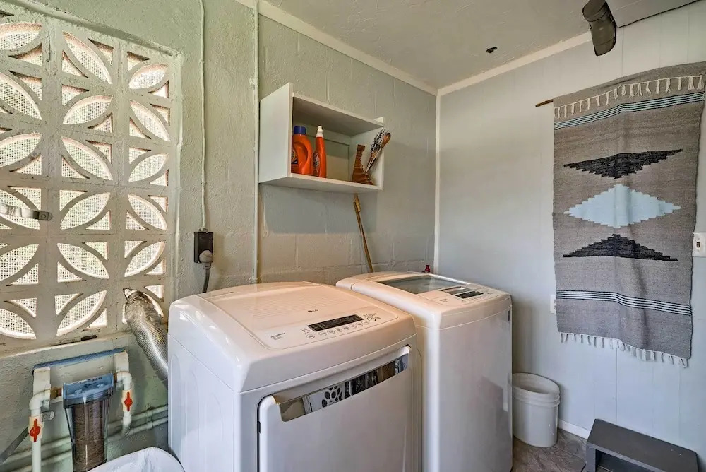 Keaau Apartment on Beautiful Acre w/ Pool & Deck!