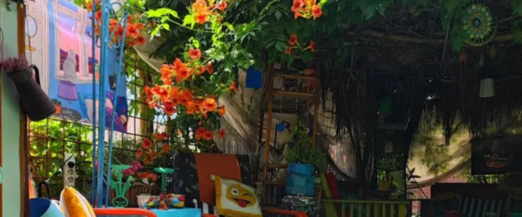 Side Tuana Garden Home