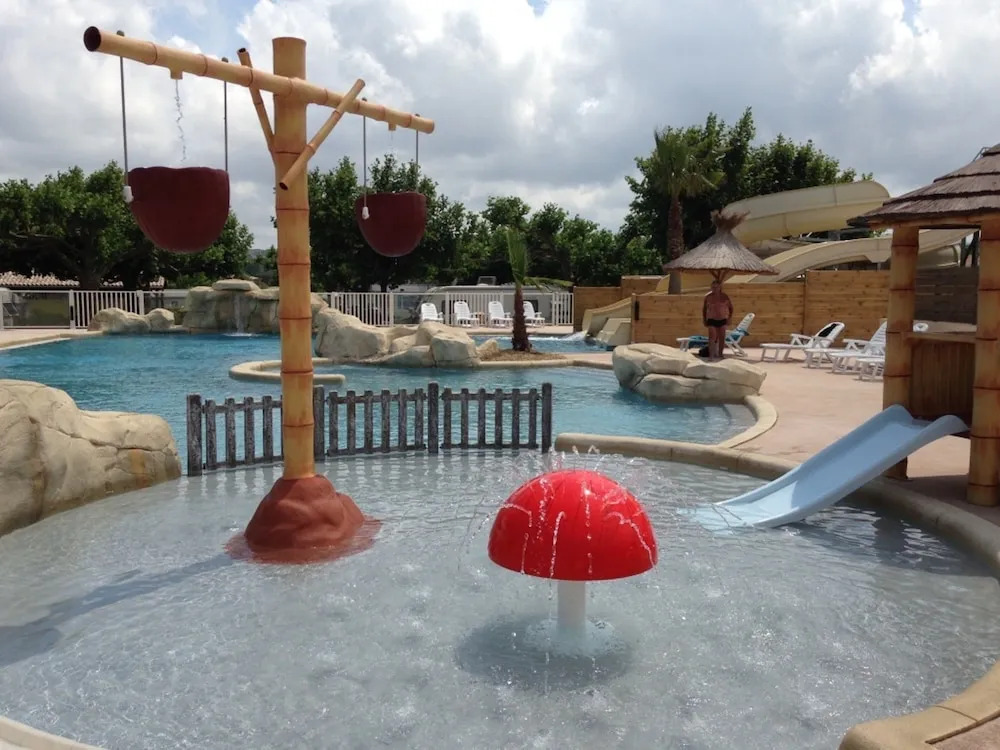 Mobil-home With 2 Rooms in Grimaud in La Pinède Camping ****, With Poo