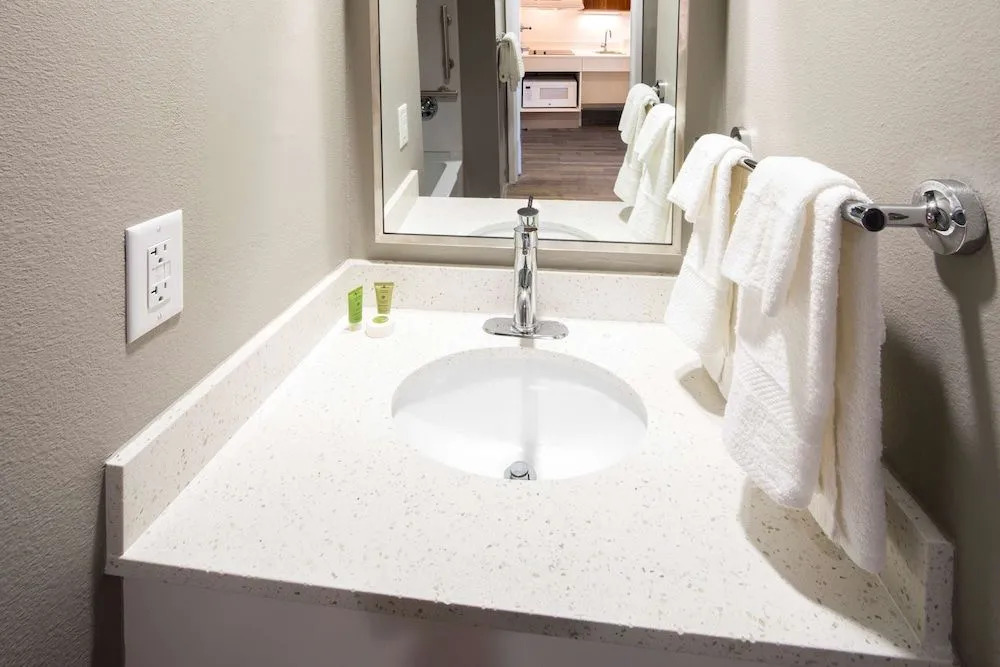 Uptown Suites Extended Stay Denver CO - Centennial