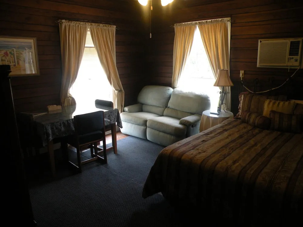 1876 Heritage Inn