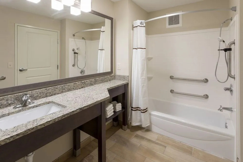 GrandStay Hotel & Suites Algona