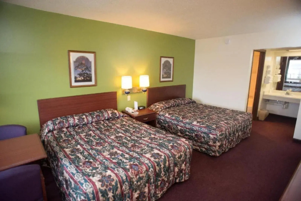 Thunderbird Motor Inn