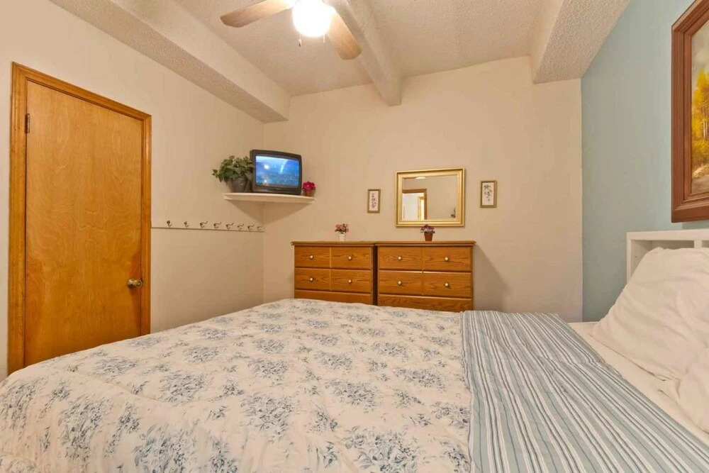 Aquarius Condominium 401