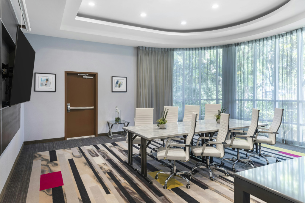 Holiday Inn Express & Suites Anaheim Resort Area by IHG