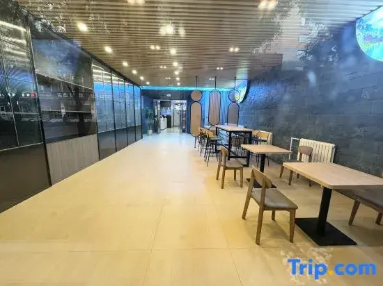 TRUE GO Hotel X (Beijing Guomao Sihui Subway Station)