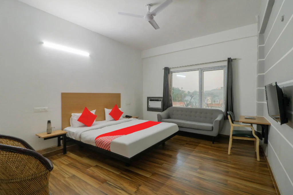 OYO 43024 Townhouse