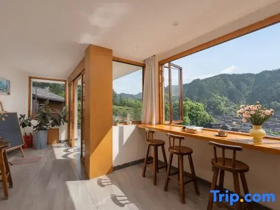 Mountain Live Inn (Xijiang Qianhu Miao Village Store)