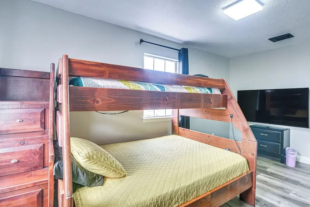 Walkable Apt 2 Mi to Dtwn: Houston Retreat!