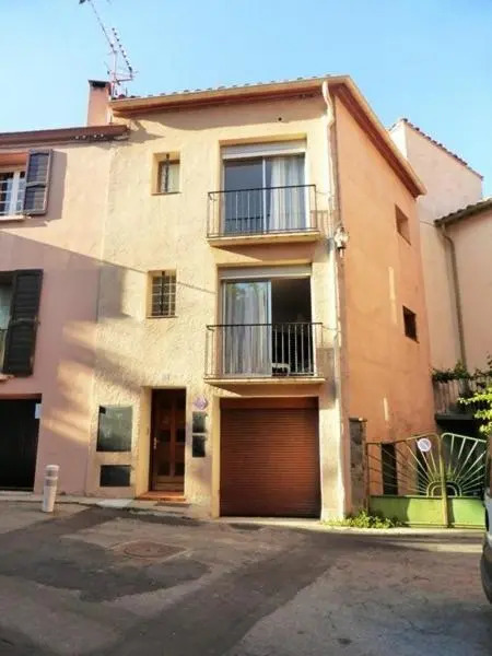 6LAM16 Maison typique avec toit-terrasse