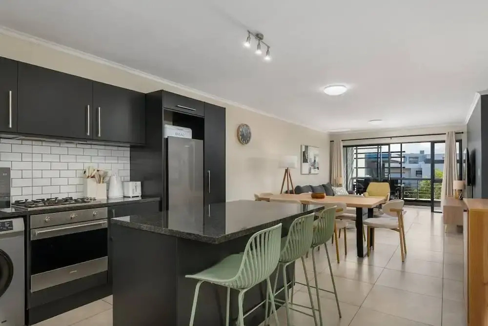 Modern 2 Bed Century City Apartment, Pool + Braai