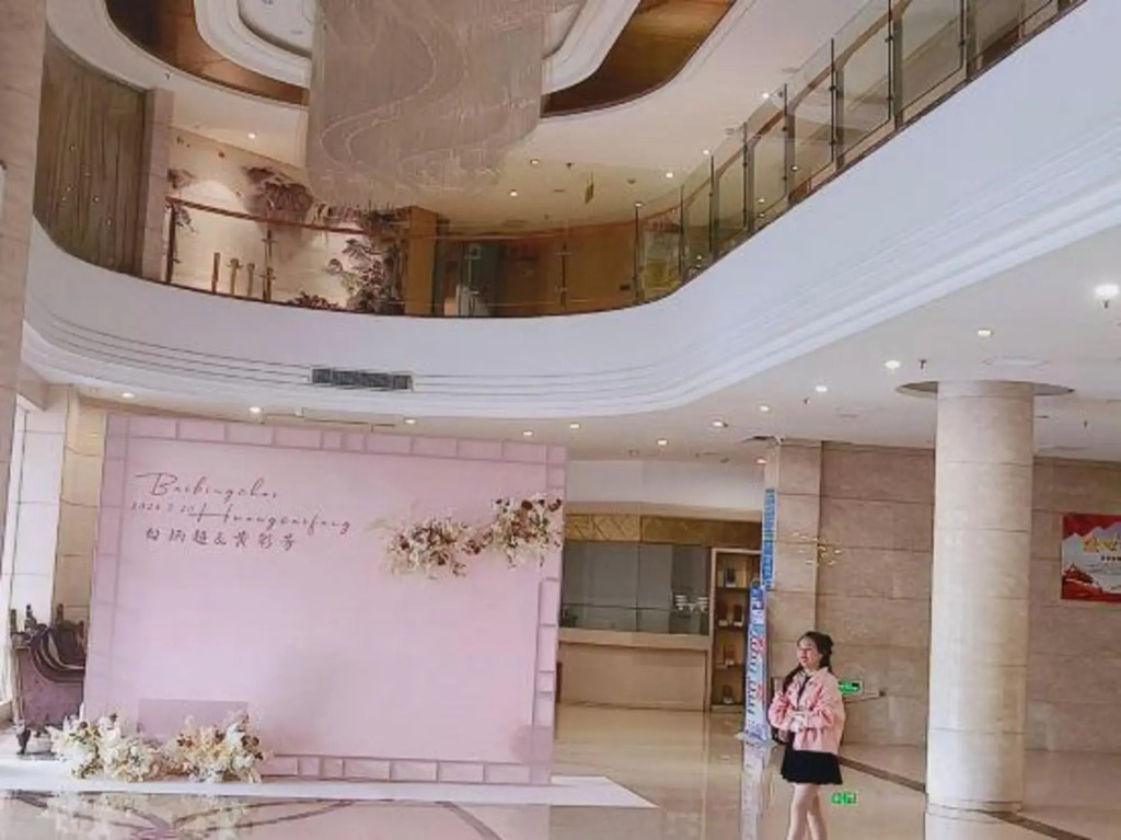 San Tos Hotel