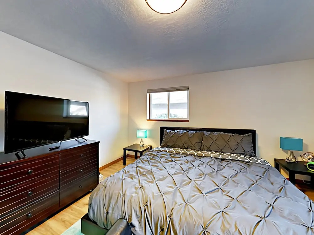1030 Hillsdale St W Home 2 Bedrooms 2 Bathrooms Home