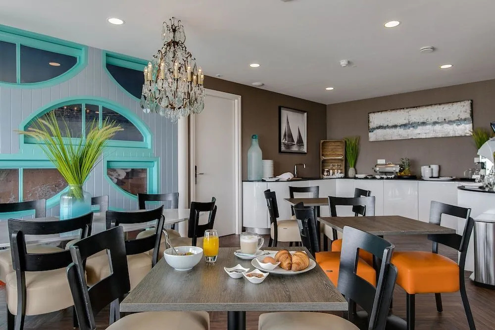 Beachhouse Hotel