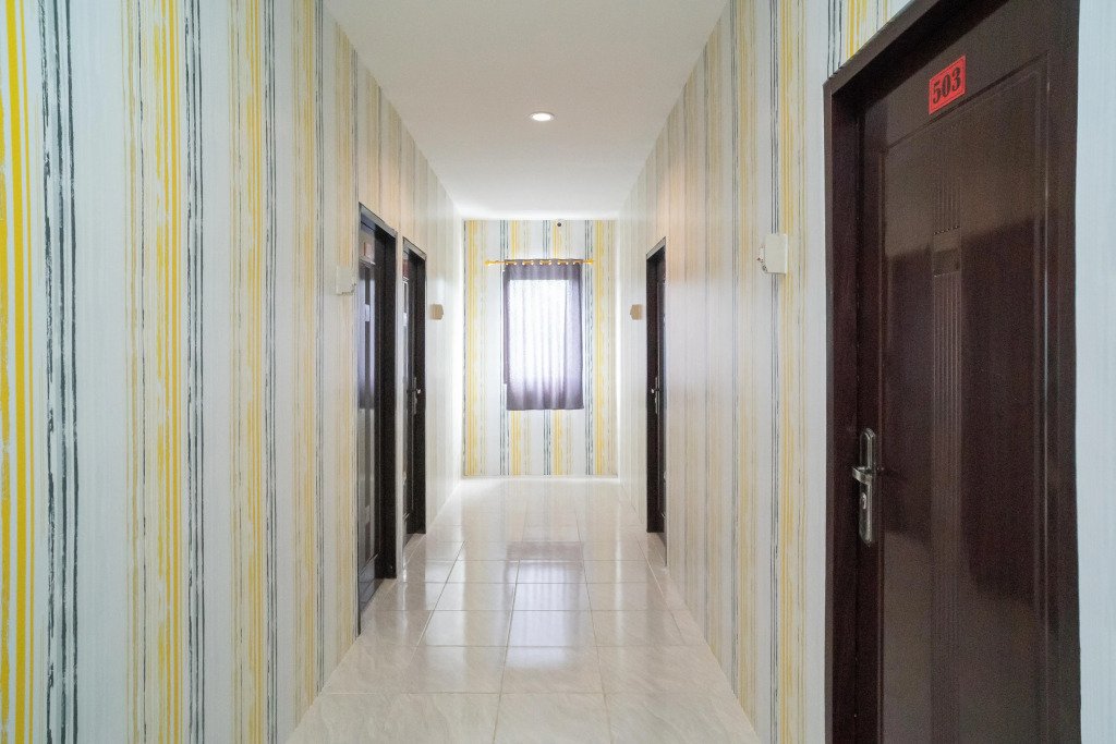 RedDoorz Plus near ITC Cempaka Mas 2