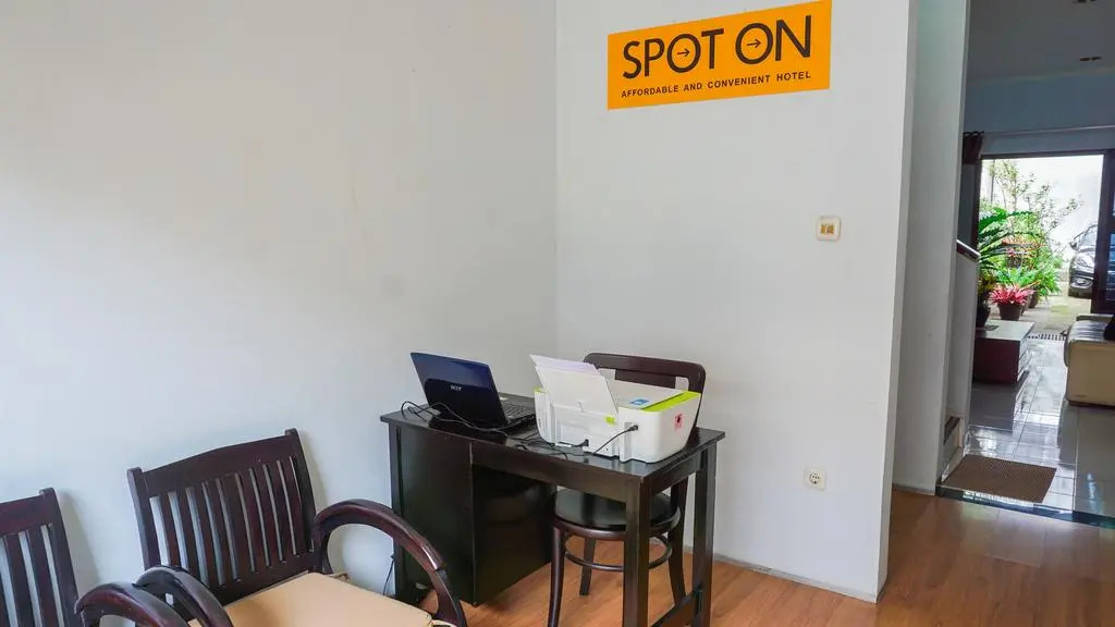 SPOT ON 1792 Roemah Nenekoe Guest House