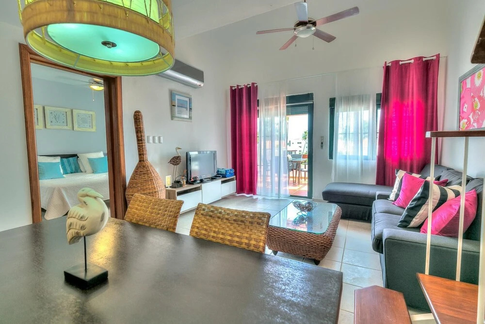 Exquisite Ocean and Pool View Apartment Next to the Beach