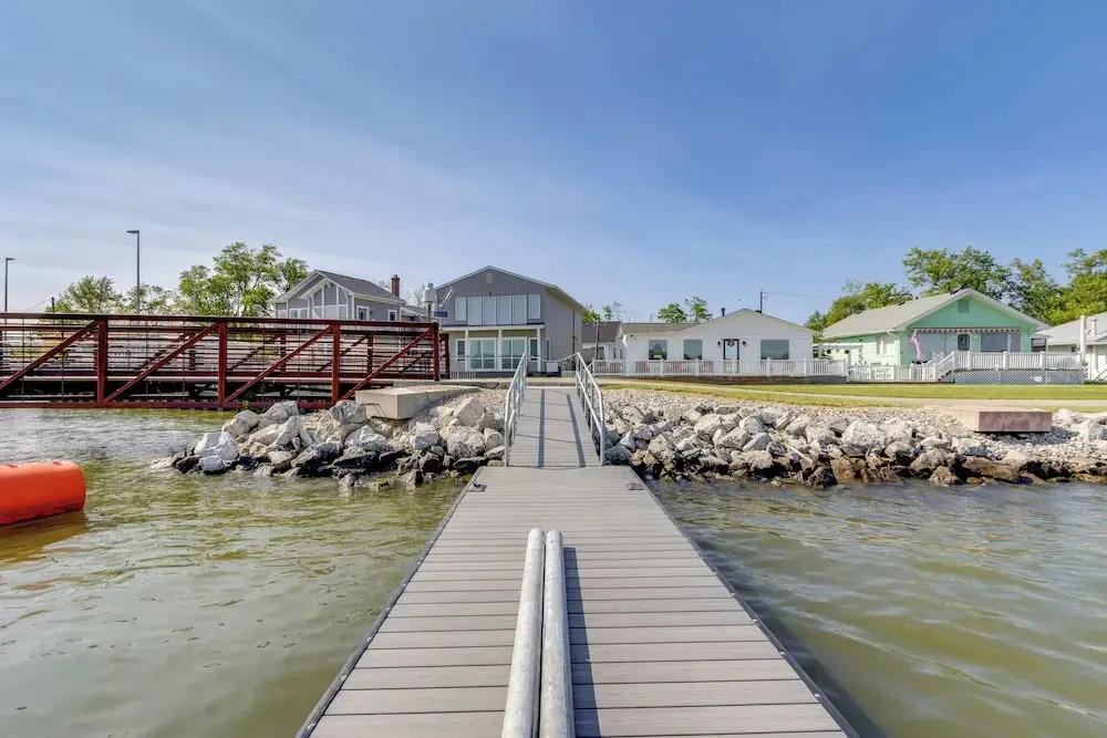 Steps to Buckeye Lake: Family-friendly Home