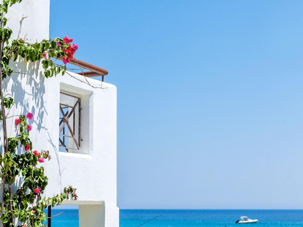 Xenios Dolphin Beach Hotel