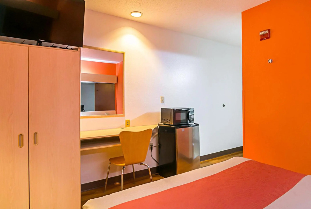 Motel 6-Sycamore, IL