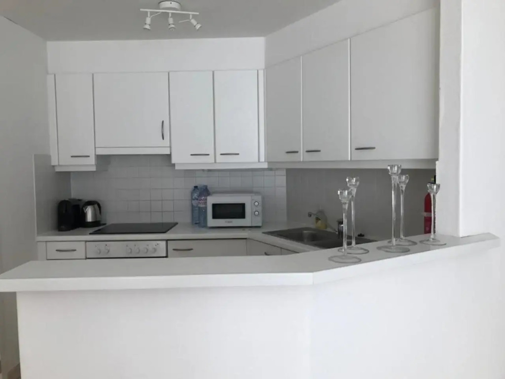 NDC apartment 5 meters from the beach with side sea view in the heart of Knokke