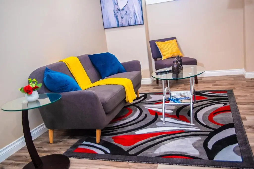 Exquisite And Modern Executive Suite With Parking