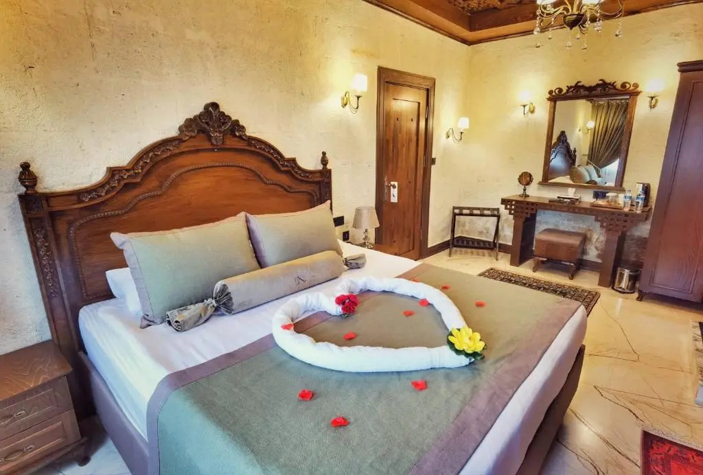 La Perla Cave Hotel
