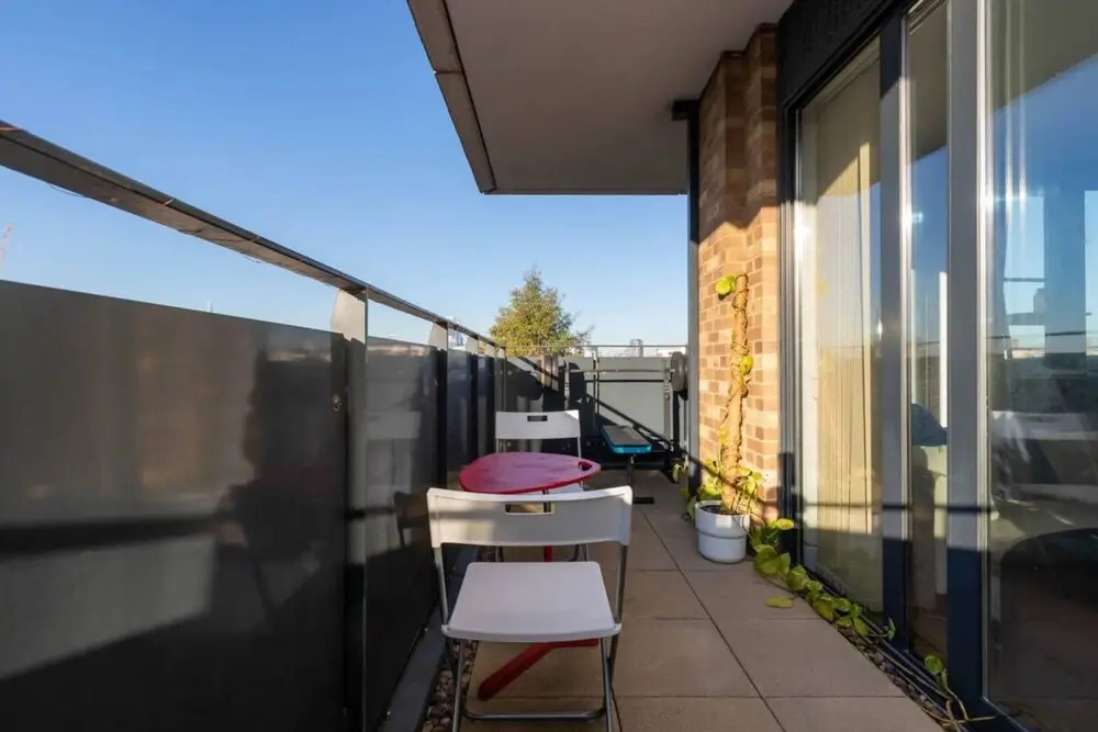 Stylish 2 Bedroom Flat in Canada Water