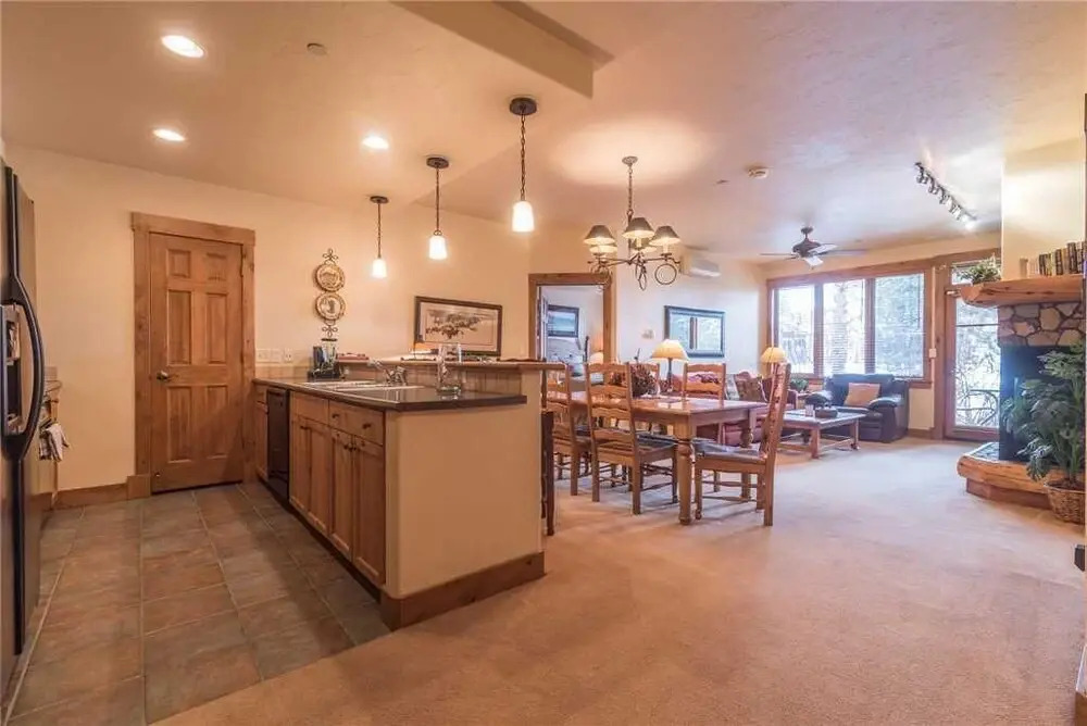 2101 Timberline Lodge, Trappeur's Crossing Apartment 2