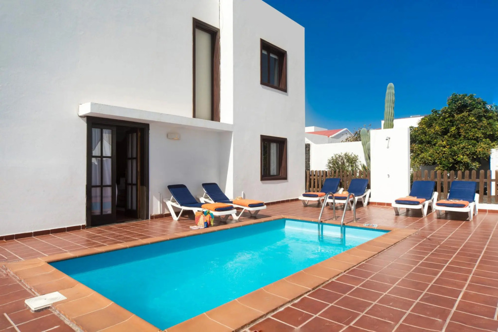 Villa Julianne 1 Heated Private Pool Walk to Beach A C Wifi Car Not Required - 2416
