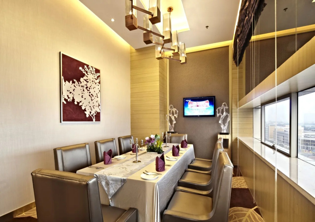 Guangzhou Pearl River International Hotel （Yijing Lu Metro Station）