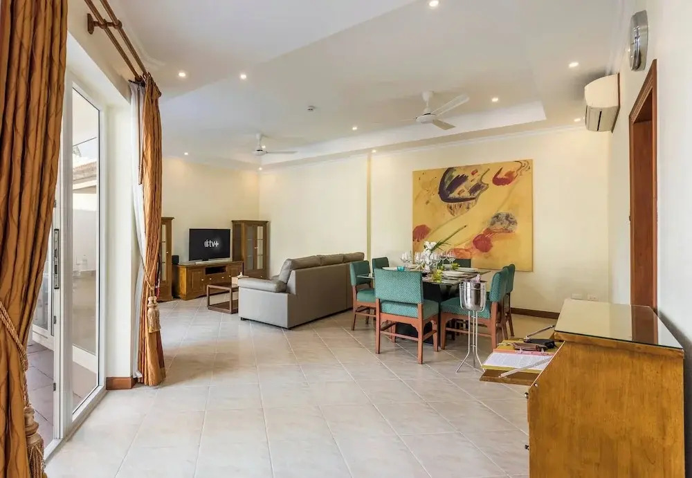 Luxury 3BR Pool Villa Pratamnak Soi5-50m to Beach