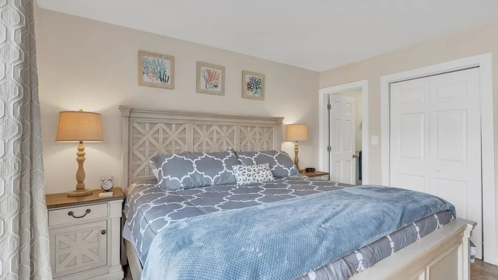 Kiana's Beach Retreat 2 Bedroom Condo by RedAwning