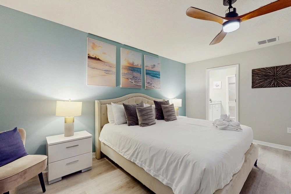 Charming Townhome With Private Pool, Lanai, & Washer/dryer