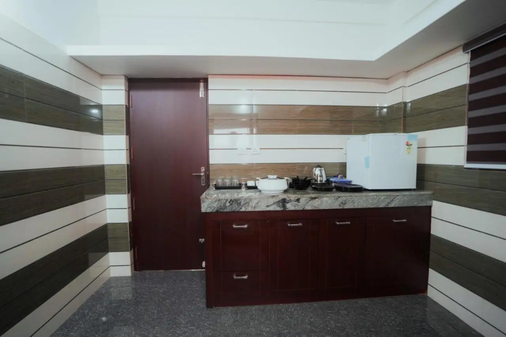 BEVERLY SUITES