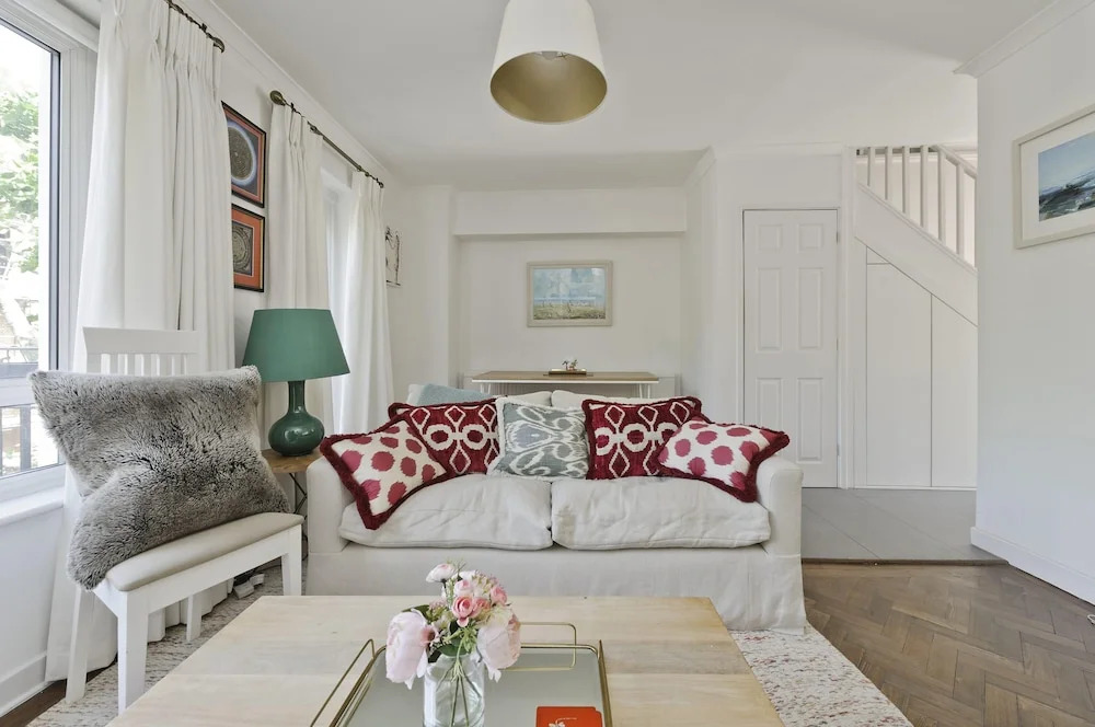 Elegant 2 bed Flat Earls Court